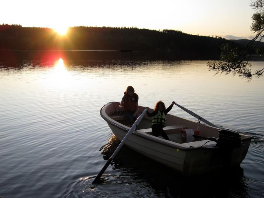 Historic Lakeside Villa - Ski, Boat, Relax In Nature Sunnansjo  Экстерьер фото